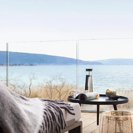 Caroline, D'annecy Hotel