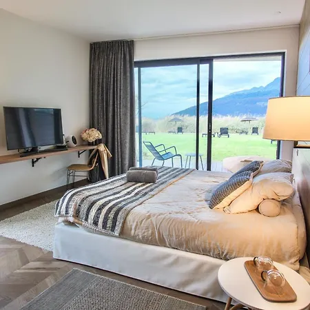 Caroline, D'annecy Hotel 4*