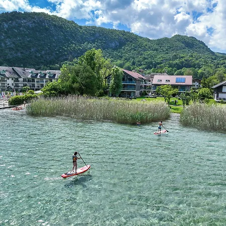 Caroline, D'annecy Hotel